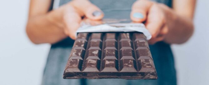 Mangiare cioccolato quando si è a dieta
