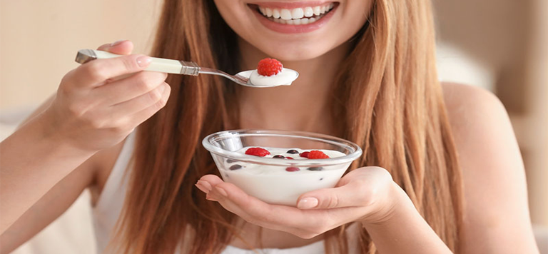 Perché mangiare lo yogurt durante la dieta e quale scegliere|